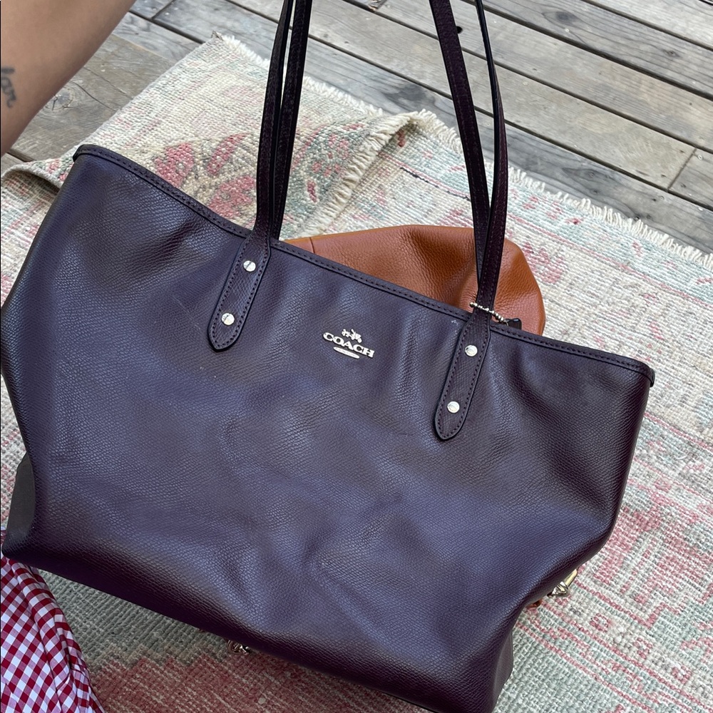 Coach Women's burgundy Leather Tote